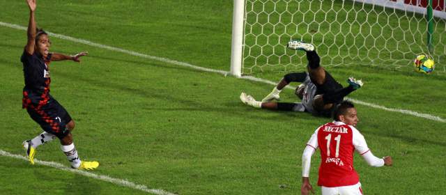 Santa Fe aplastó al Chicó y se clasificó para seminfinales |