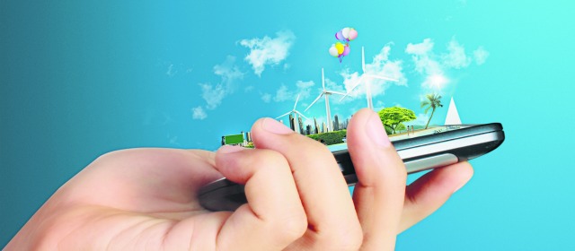 Las TIC han impactado la sociedad con la disponibilidad de información. El entorno en el que se desenvuelve una persona pasa a ser el mundo completo. Foto: Shutterstock