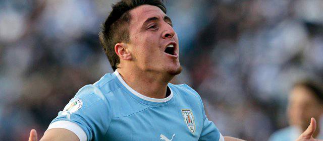 Uruguay sufrió para ganar a Perú y quedar segundo | Cristian Rodríguez anotó el tercer tanto de la selección charrúa. FOTO REUTERS