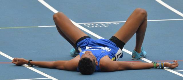 Luis Fernando y Eíder buscan el oro a toda marcha | Asi terminó Rafith Rodríguez su esfuerzo en los 800 metros. Fue sexto en su serie. Clasificó semifinalista por repesca, gracias a su 1.46.76. El antioqueño tuvo fiebre y diarrea antes de la prueba. FOTO AP