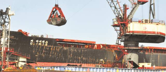 Drummond busca puerto para exportar su carbón | Este es el último barco que cargó la Drummond en su puerto ayer. FOTO HOY DIARIO DEL MAGDALENA