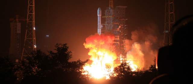 China lanza su primera sonda con misión a la luna |