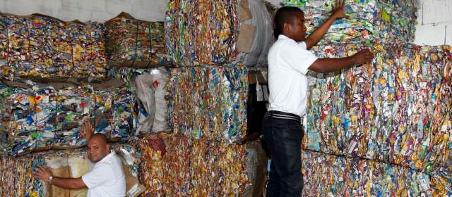 Falta más apoyo y conciencia para reciclar | Proplanet, una planta de reciclaje de tetrapack en Medellín, que actúa como hub para la capital antioqueña, Barranquilla y el Eje Cafetero, puede procesar cinco veces más. FOTO MANUEL SALDARRIAGA