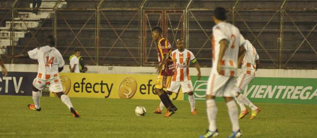 Envigado frenó en seco al líder y lo bajó del invicto | FOTO COLPRENSA