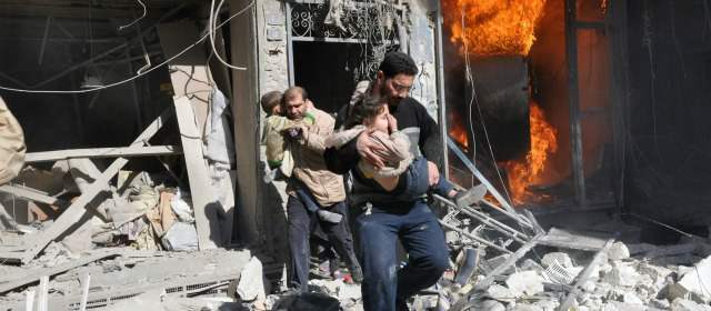 El diálogo para la paz siria llega a un punto muerto | Millones de sirios ven sus vidas destrozadas y al régimen sin legitimidad. Acuerdo permitió salida de 900 civiles de Homs. FOTO AFP