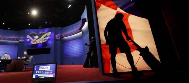 Campaña de Romney dice que no se ha comunicado bien con la comunidad hispana | En Boca de Ratón, Florida, se prepara todo para el tercer debate presidencial. FOTO AP