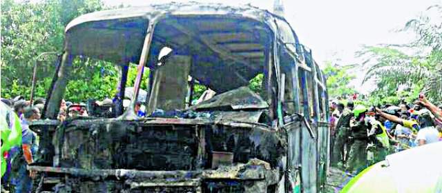 Mueren 31 niños calcinados por explosión de un bus en la Costa | El bus que se incineró es de la empresa Coficonortin Ltda. FOTO Q"HUBO BARRANQUILLA