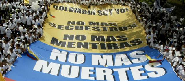 Farc incumplieron promesa de no secuestrar | Las Farc hicieron la promesa de no volver a secuestrar de manera extorsiva el 26 de febrero de 2012, mediante una rueda de prensa en La Habana. Cuba. Foto: AP