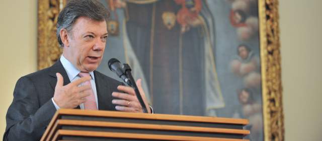 Santos sancionó ley para prevenir el matoneo y los casos de embarazo de adolescentes |