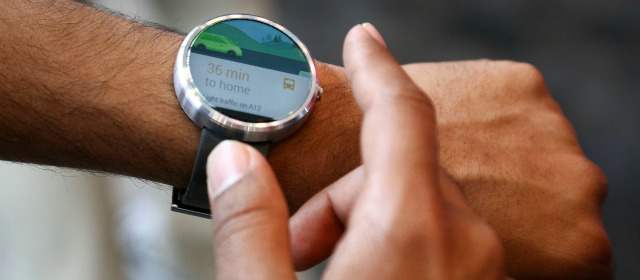 Con su voz, así manejará su reloj inteligente y su vehículo | El Moto 360 es redondo, con lo cual se diferencia de los de LG Y Samsung, rectangulares. FOTO REUTERS