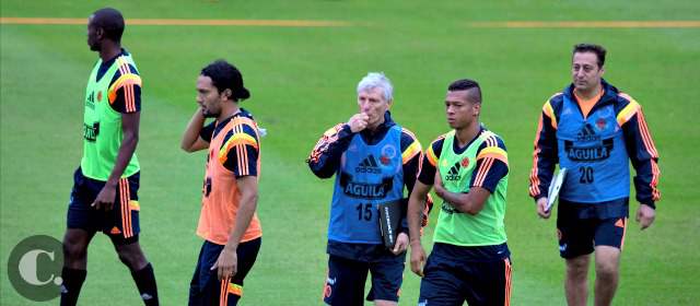 Luis Bedoya viajó para negociar con Pekerman | Las posibilidades de Pekerman con Argentina habían bajado. Ahora la opción más clara es continuar con la Selección Colombia, está en sus manos. FOTO Juan Antonio Sánchez