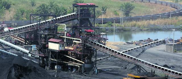 La Drummond amplió a 40 hectáreas el área de acopio del carbón en su mina Pribbenow (La Loma), en el centro del Cesar, en vista de la suspensión de exportaciones hasta no contar con cargue directo en su puerto. FOTO: Julio César Herrera.