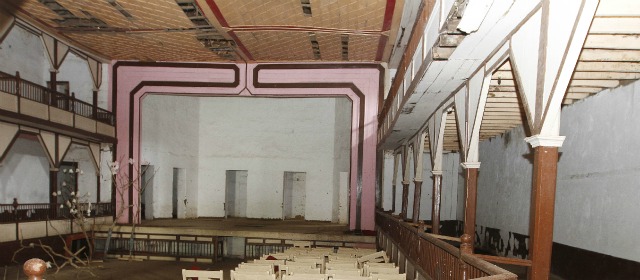 Teatro de Jardín subirá el telón | El teatro cerró sus puertas para actos masivos desde 1998. De vez en cuando lo abren para pequeñas reuniones. FOTO RÓBINSON SÁENZ