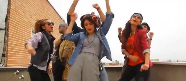 Irán ordenó cárcel y latigazos para jóvenes que grabaron video bailando "Happy"