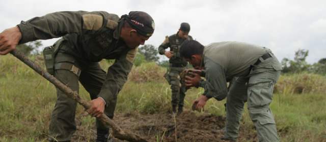 Policía golpeó corazón financiero de "Urabeños" | El golpe fue tan planificado que la Policía pudo llegar a las caletas, bajo tierra, en las que la banda camuflaba el dinero. FOTO NELSON MATTA.