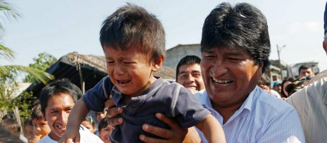 Bolivianos eligieron por tercera vez el proyecto socialista de Morales | Morales, primer presidente indígena de Bolivia llegó a las elecciones con una ventaja de más de 40 puntos en las encuestas. FOTO AP