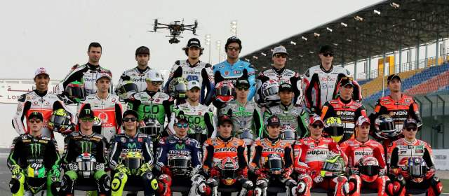 MotoGP pone a sufrir a favoritos | Son 23 los pilotos, entre ellos el paisa Yonny Hernández (primero a la izquierda en segunda fila) FOTO REUTERS