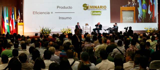 Expertos brindan herramientas para mejorar productividad láctea | Participaron más de 1.000 asistentes como parte de los 50 años de Colanta. FOTO JUAN ANTONIO SÁNCHEZ