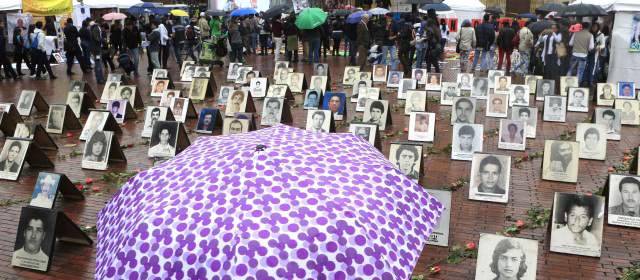 Rinden homenaje a desaparecidos en el Parque de Lourdes en Bogotá |