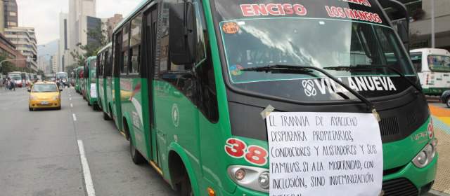 Plan de integración no convence a buseros | El desfile de buses ayer no fue traumático pero hizo visible el malestar que subsiste en un sector del gremio. FOTO HERNÁN VANEGAS