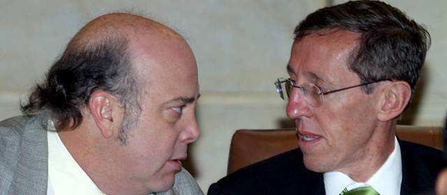 Sigue remezón en Alcaldía de Bogotá: renunció Daniel García-Peña, director de Relaciones Internacional | El primero en renunciar del gabinete, fue Antonio Navarro Wolff (derecha) al cargo de secretario de Gobierno.