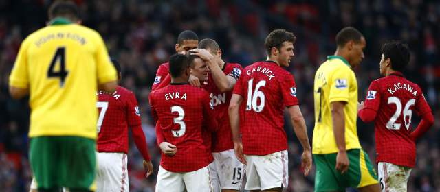 Manchester United gana y se aleja en la Liga Premier |
