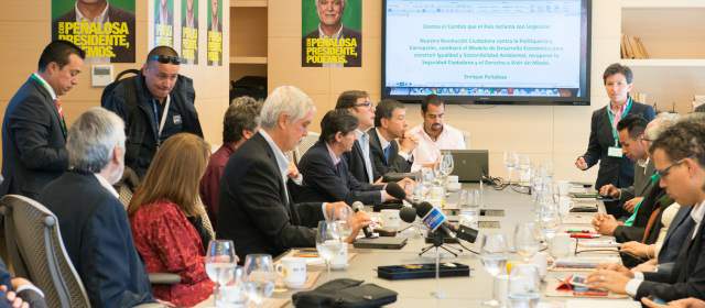 Candidato Enrique Peñalosa presentó su equipo programático |