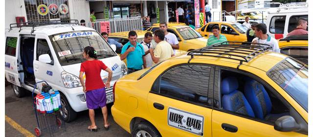 La protesta en Catatumbo tiene varados a 120 conductores en Cúcuta | Conductores de taxis, buses y busetas que cubren la ruta Cúcuta - Tibú, mostraron su preocupación ante el bajonazo en su trabajo desde que empezó el paro campesino. Foto Colprensa.