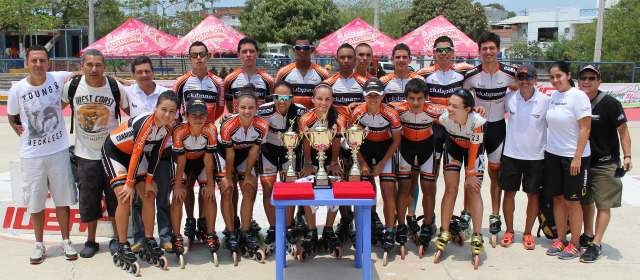 Patinadores de Paen Envigado arrasaron en Cartagena | El club Paen Canariam de Envigado y sus campeones nacionales de patinaje de carreras en Cartagena. FOTO CORTESÍA