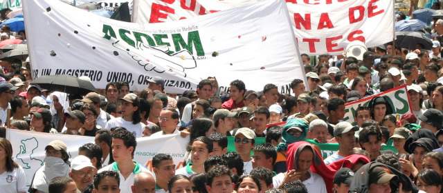 Profesores de Antioquia marcharon para exigir mejor atención en salud