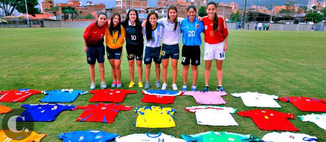 El Mundial ya les genera cosquillas a las futbolistas | Futbolistas de profesión. La visión de las damas antes de Brasil-2014. FOTO JUAN ANTONIO SÁNCHEZ