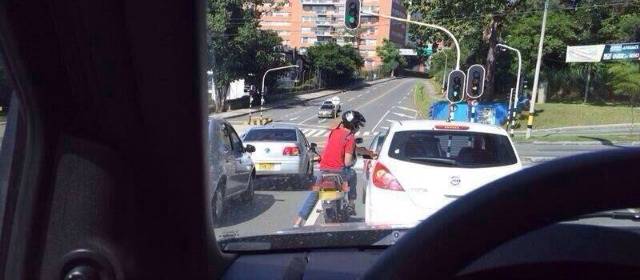 Con una fotografía denuncian otro supuesto atraco en Los Balsos