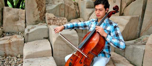 Un chelo joven que suena de Colombia para Suiza | Santiago Bernal viajará a Suiza en junio a participar en el Festival de Verbier. FOTO JUAN ANTONIO SÁNCHEZ