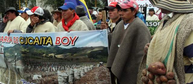 Campesinos piden renuncia de Lizarralde frente al Ministerio de la Agricultura |
