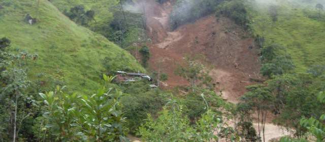 Dos menores murieron por derrumbe en San Luis, Antioquia | Foto: @mioriente