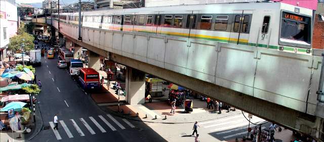 Bolívar ya tiene el modelo guía para su transformación | Bolívar, calle histórica de Medellín, vive un visible deterioro. La intervención recuperará sus espacios. FOTO JULIO CÉSAR HERRERA