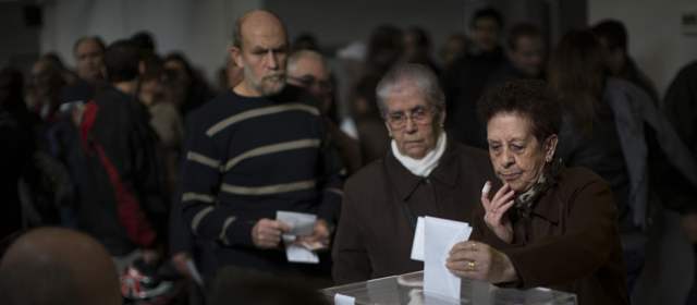 Masiva participación en históricas elecciones en Cataluña | AP | Unas votaciones históricas se cumplen en Cataluña, España