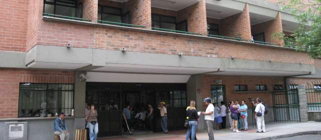 Un call center es el cuello de botella para citas de salud | Metrosalud busca acabar con las filas en sus unidades de atención. FOTO ARCHIVO