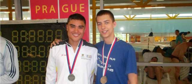 Oro y plata de Ocampo en Praga | Juan F. Ocampo (izquierda), en torneo en Praga. FOTO CORTESÍA