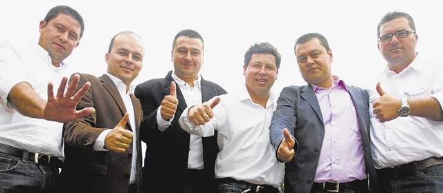 En la zona de embalses del Oriente nace el proyecto Nueva energía paisa | Daniel Cardona, director de Maser y los alcaldes Uber Aguilar (Alejandría), Gildardo Hurtado (Marinilla), Fredy Ocampo (El Peñol), Orley Santacruz (San Rafael) y Mauricio Hernández (Guatapé). FOTO ESTEBAN VANEGAS