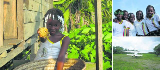 Vigía del Fuerte vuelve del pasado con $26.000 millones | Así es Vigía, tierra de niños sonrientes. La tercera imagen muestra la precaria y peligrosa pista de aterrizaje. FOTOS GUSTAVO OSPINA ZAPATA