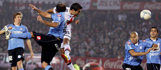 Clarence Seedorf marcó en Brasil; River y Boca tropiezan en Argentina | River Plate cayó en Argentina. FOTO REUTERS