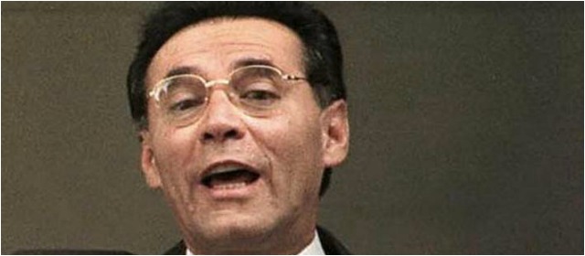 Foto tomada el 21 de enero de 2000 del entonces presidente de Ecuador Jamil Mahuad, en el palacio presidencial en Quito, Ecuador. FOTO ARCHIVO EL COLOMBIANO