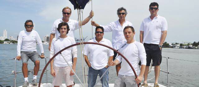 Colombianos enfrentarán, por primera vez, desafío náutico en Asia | El grupo de veleristas colombianos que intervendrá en la regata China Cup 2012. FOTO CORTESÍA ANDREA CHAPARRO