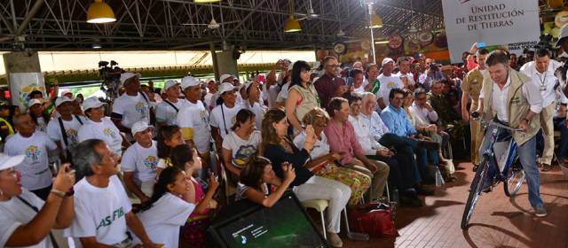 El presidente Santos se cayó de una bicicleta |