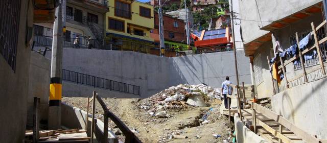 Escaleras tendrán accesos listos en diciembre: EDÚ | La obra generó 807 empleos y beneficiará a 3.000 personas. FOTO DONALDO ZULUAGA VELILLA