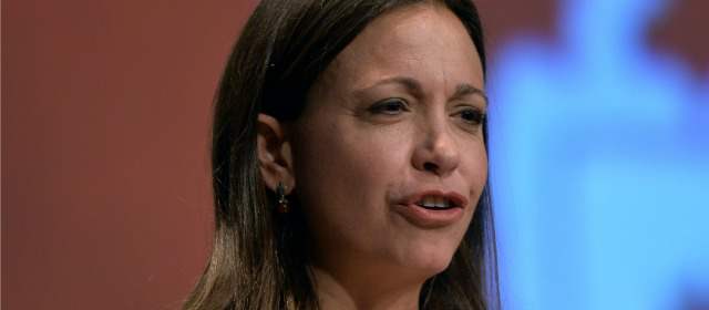 Corina Machado y tres generales, últimos señalados por Maduro | La opositora diputada María Corina Machado habló a su salida del Congreso peruano, ayer en Lima. FOTO AFP