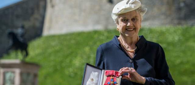 Ángela Lansbury, una verdadera dama y actriz | Lansbury ganó fama con su papel de Jessica Beatrice Fletcher en Reportera del crimen. FOTO AFP.