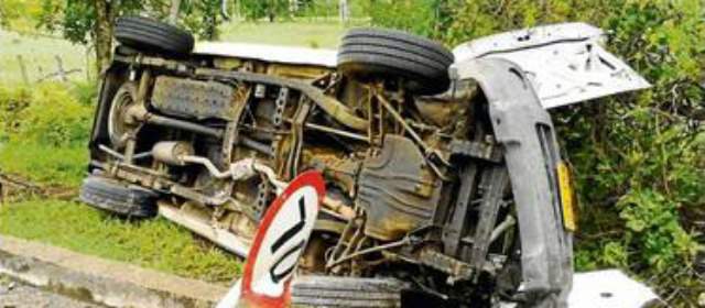 Nueve vidas se perdieron en tres accidentes viales | Así quedó la camioneta después del choque. FOTO COLPRENSA