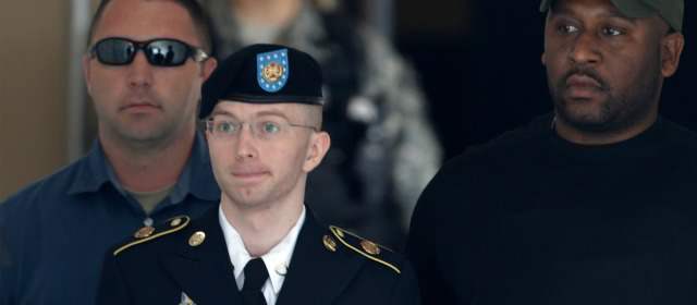 Manning ganó con fallo: Assange